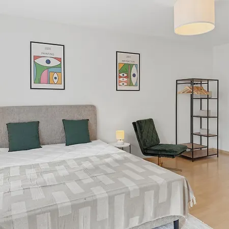 Terrific In The Centre - Art 2