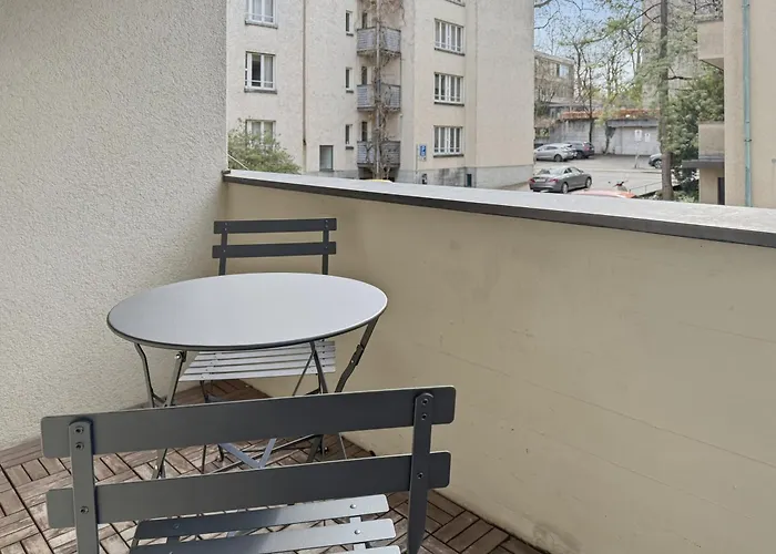 Terrific In The Centre - Art 2