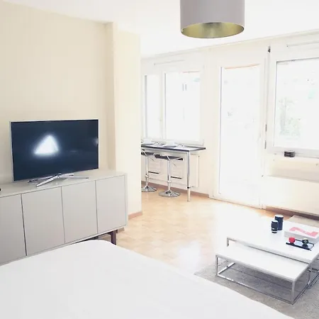 Terrific In The Centre - Art 2 Apartment *