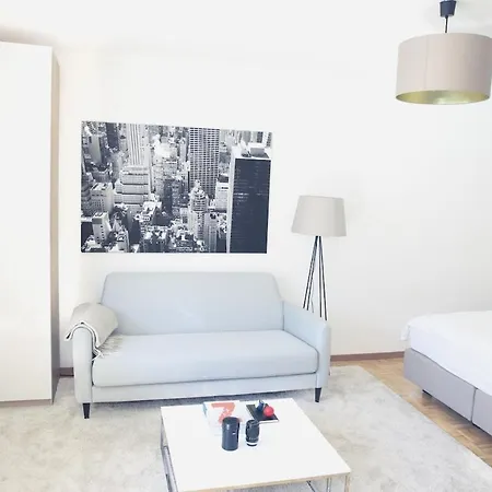 Terrific In The Centre - Art 2 Apartment