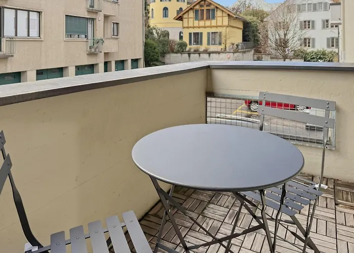 Terrific In The Centre - Art 2 *