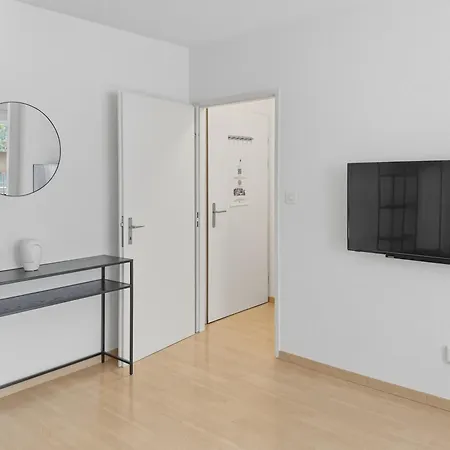 Terrific In The Centre - Art 2 *