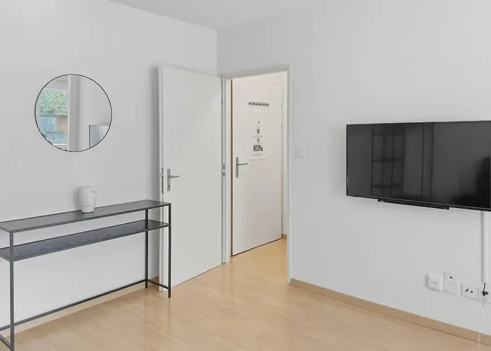 Terrific In The Centre - Art 2 *